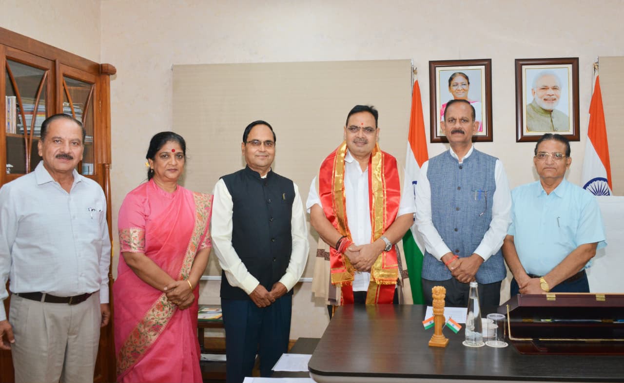 राजस्थान के पांचों कृषि विश्वविद्यालयों के कुलगुरुओं ने राज्यपाल, मुख्यमंत्री और कृषि मंत्री से की शिष्टाचार भेंट, कृषि शिक्षा व किसानों के हित में समन्वित कार्ययोजना पर चर्चा
